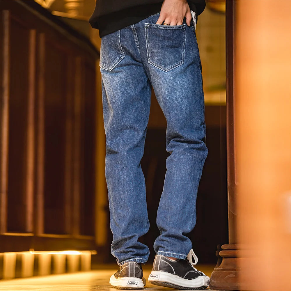 Pantalones de pierna recta deslavado de mezclilla con botones de París parte trasera, estilo retro de cintura media otoño para hombres