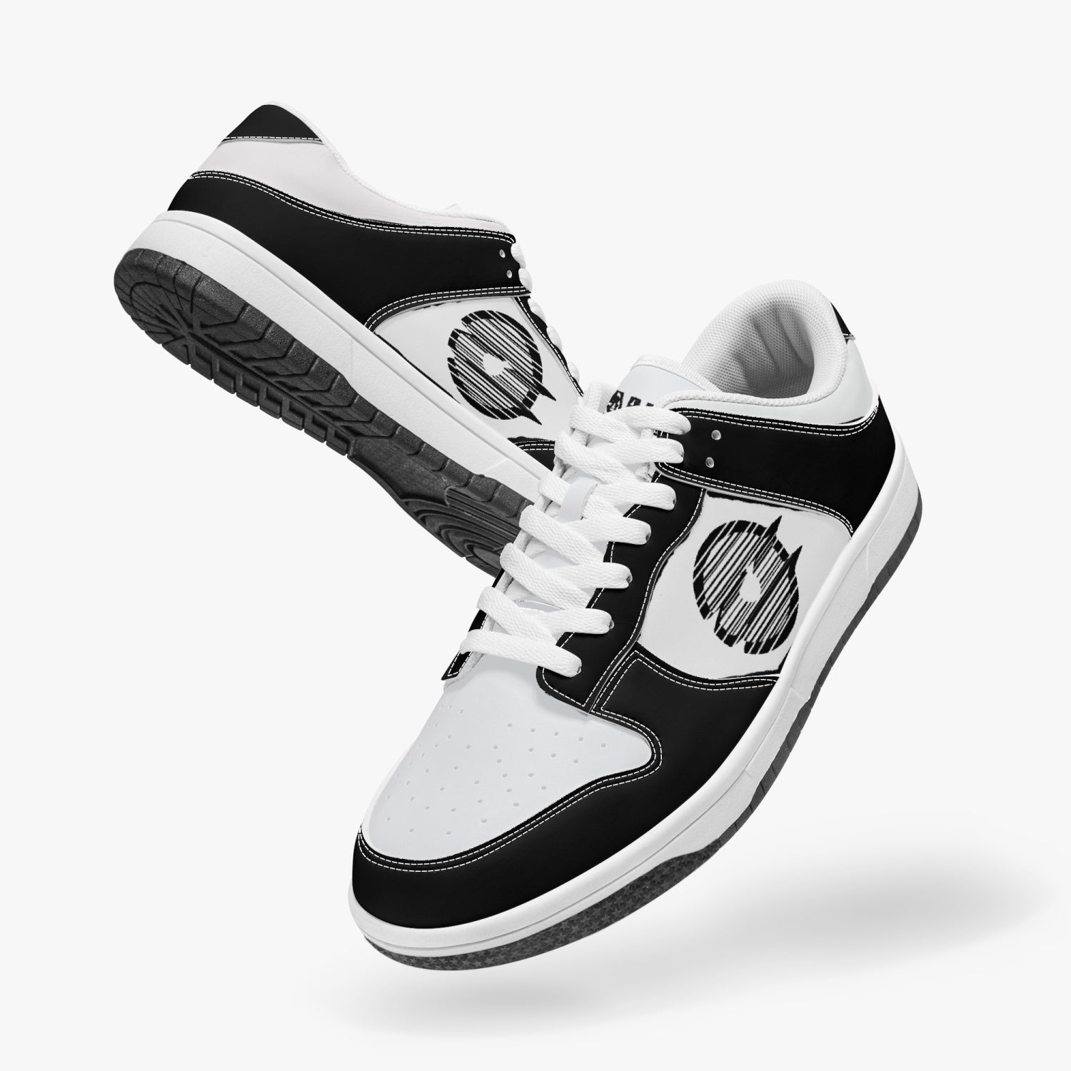 Dunk Stylish Low-Top Leather Sneakers / Black & White KilyClothing